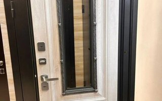 дверь входная со стеклом и кованой решеткой
