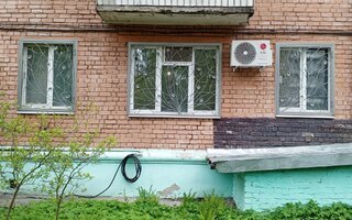 прямые кованые решетки для окна квартиры